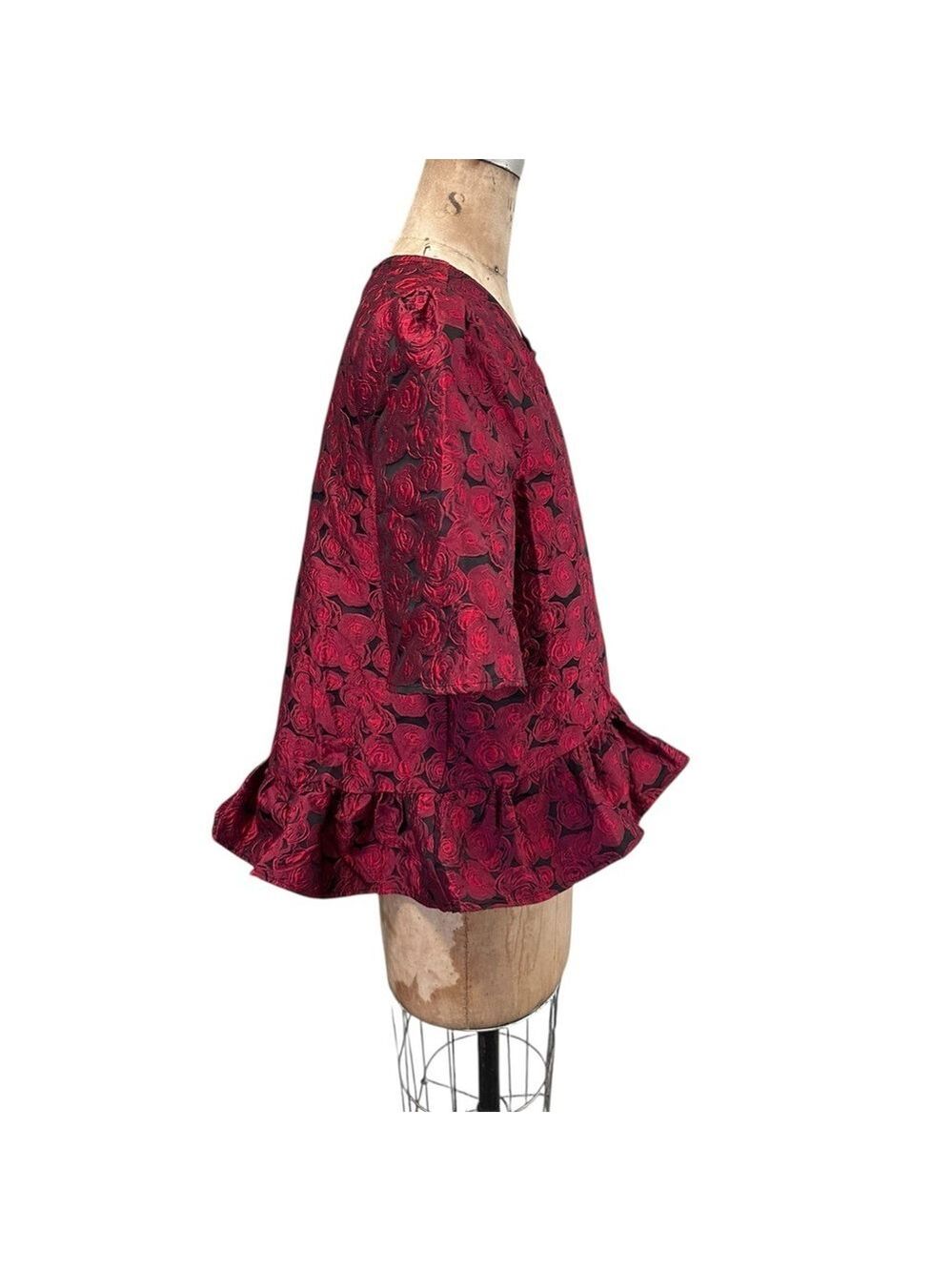 Sugarlips NWT Aelin Jacquard Red Floral Puff Sleeve Blouse W/ Ruffle Hem Size M - Picture 4 of 7